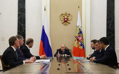 В. В. Путин: «Наша задача, чтобы на нашей мощной ресурсной базе появлялись успешно работающие современные производства с квалифицированными кадрами и передовыми технологическими, энергосберегающими решениями.»