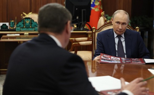 Владимир Владимирович Путин: "Жильё для врачей нужно."