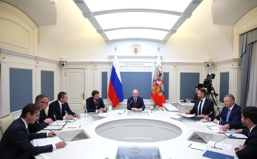 Владимир Владимирович Путин: "Надо, чтобы они извинились. Э, нет!  Этого точно недостаточно. Нам нужно обязательно смотреть на все эти вопросы с прагматической точки зрения."